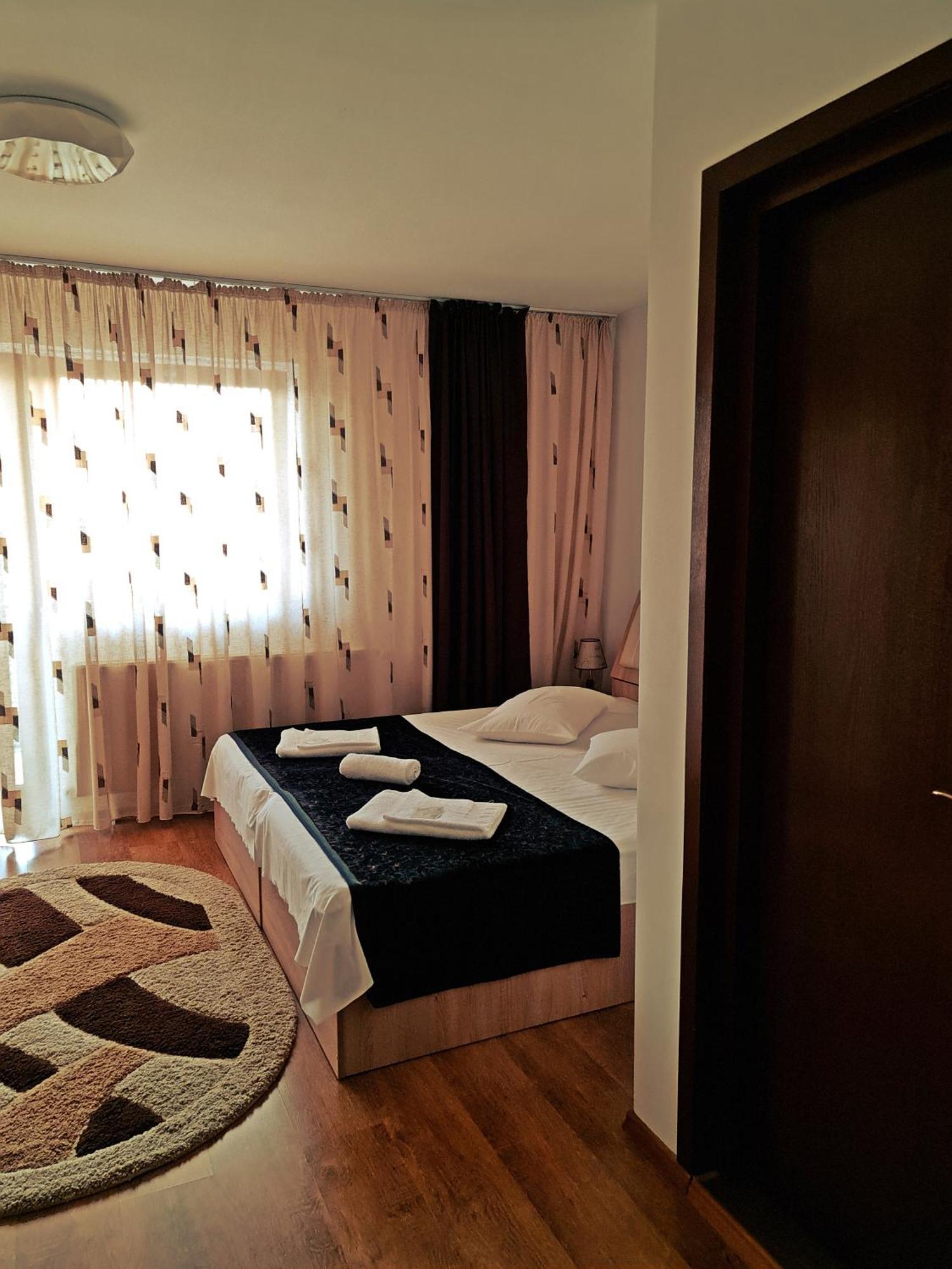 Casa Leu Hotell Curtea de Argeş Exteriör bild