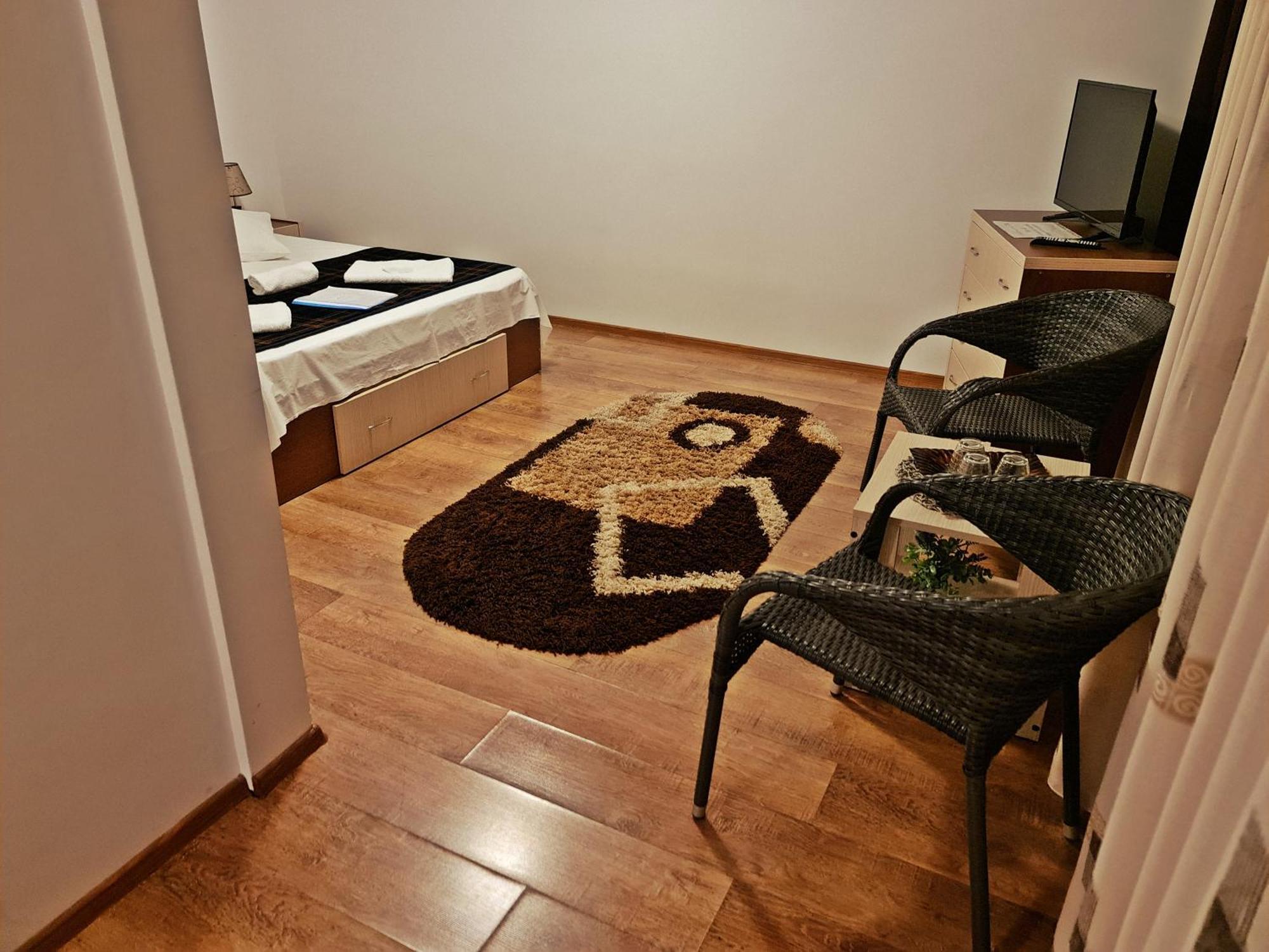 Casa Leu Hotell Curtea de Argeş Exteriör bild
