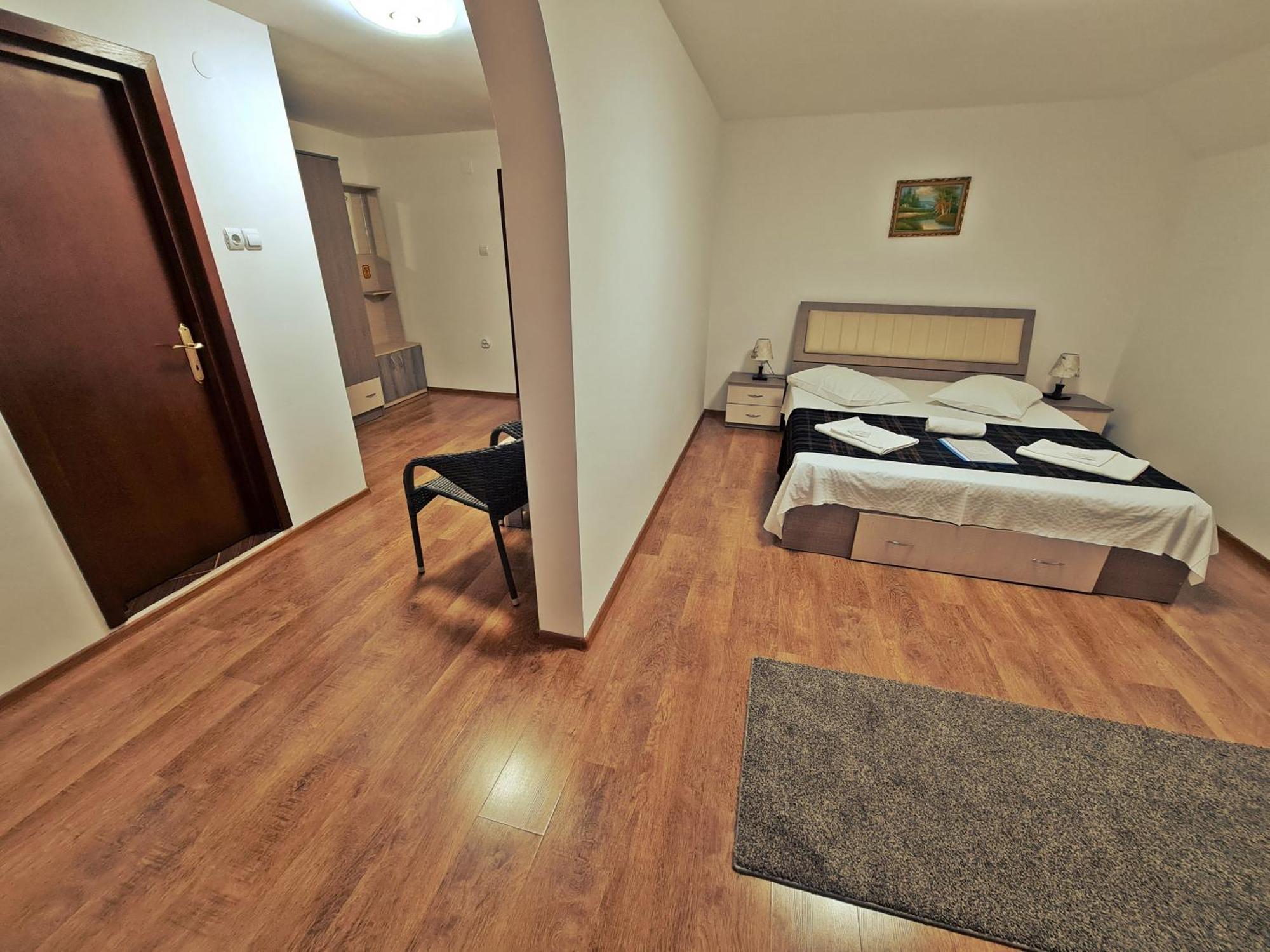 Casa Leu Hotell Curtea de Argeş Exteriör bild